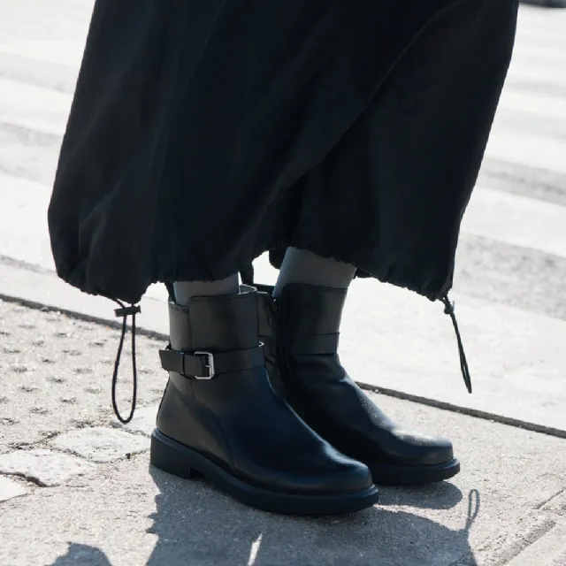 【ecco】METROPOLE ZURICH 都會蘇黎世系列皮革短靴 女鞋(黑色 22220301001)