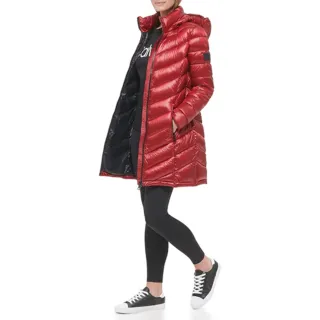 【Calvin Klein 凱文克萊】2023女時尚人字紋絎縫休閒輕質紅色連帽夾克-網(預購)