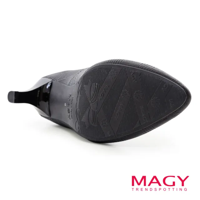 【MAGY】質感壓紋羊皮尖頭中跟鞋(黑色)