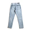 【IZZVATI】水洗色塊文字牛仔褲-藍(街頭時尚的雅痞單品)