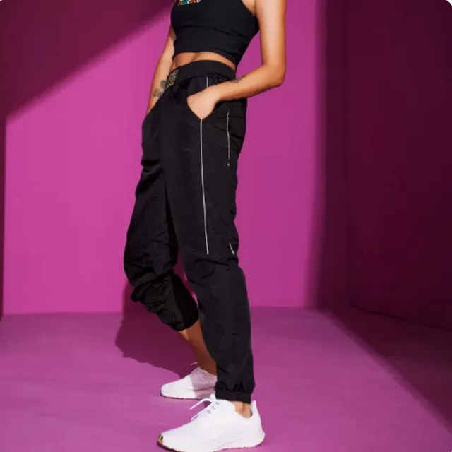 【FIZZCOCO】現貨41 經典束口運動長褲 鬆緊腰寬版無彈防潑水(共2色  曜石黑/腮紅粉)