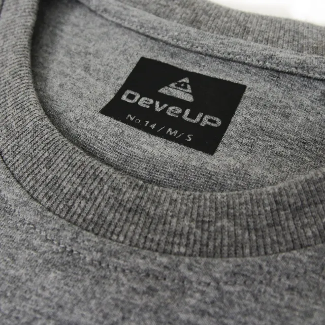 【DeveUP】『DeveUP』棉質長袖圓領LOGO-TEE(產品編號 : D02431 麻花灰 小童款)