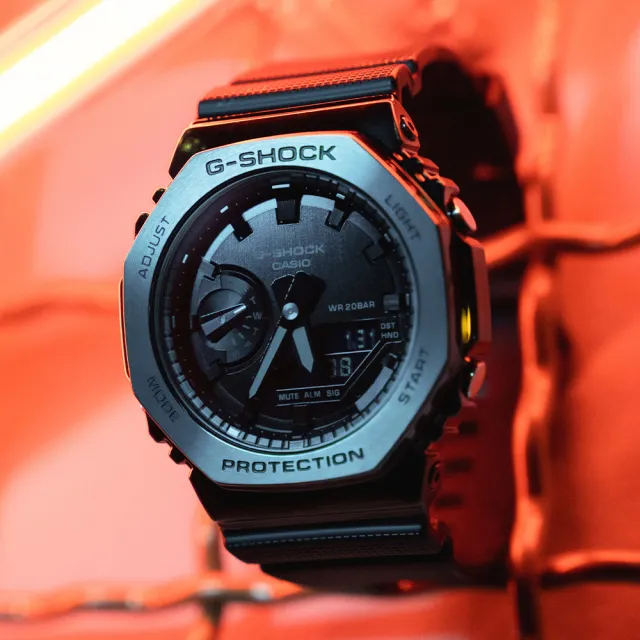 CASIO 卡西歐】G-SHOCK 酷黑時尚金屬八角農家橡樹雙顯錶(GM-2100BB-1A