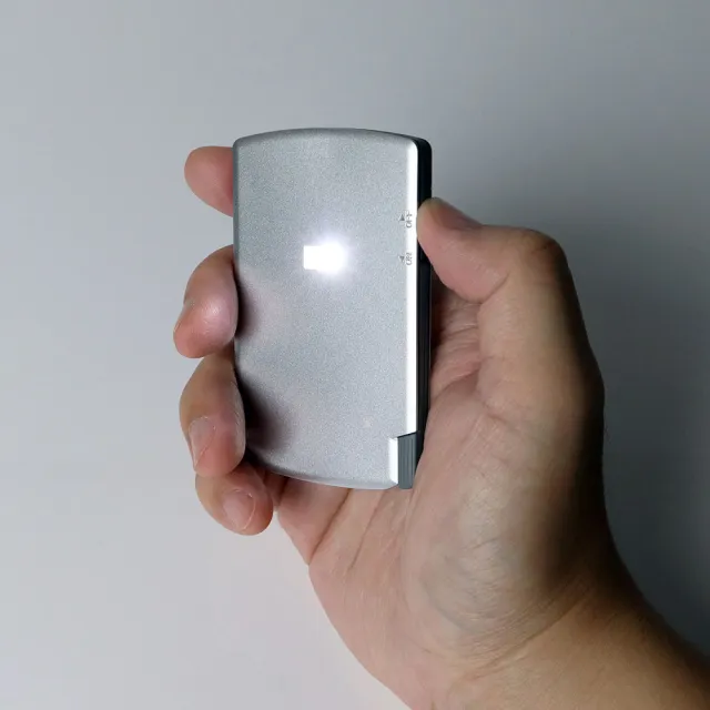 【HWATANG】SLIMAG 2.5x/6D/45mm 二合一LED照明攜帶型名片放大鏡 N246(熟齡老花 出門看標籤小字)