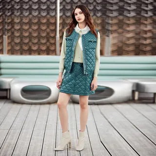 【ILEY 伊蕾】復古菱格造型修身車線鋪棉短裙(綠色；M-XL；1224072036)