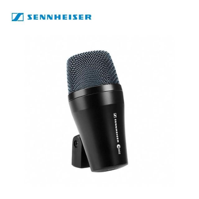 Sennheiser 森海塞爾 E902 是一款專業有線動態麥克風，專為直播、演唱會及錄音設計。具備優秀的低頻捕捉與清晰音質，適合直播主及音樂人使用。內建抗震設計，耐用可靠，提供 1 年保固。無論是 YouTube 直播或線上會議，E902 都能帶來高品質聲音表現，提升您的直播效果。