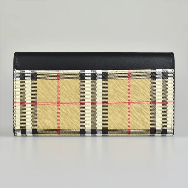 【BURBERRY 巴寶莉】BURBERRY金屬LOGO牛皮搭格子PVC 12卡釦式翻蓋長夾(典藏米x黑)
