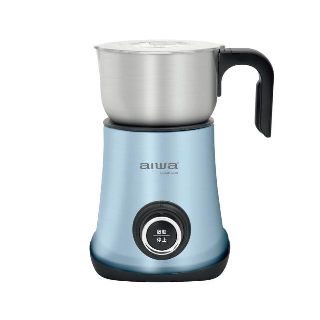 AIWA愛華 AMF-500 電動攪拌器，採用304不鏽鋼內部與攪拌棒，容量500ml以上，適閤家用料理。藍色系與銀色系設計，重量1200g，尺寸200*167*246mm，產地中國，BSMI許可字號R38456。高效電動型別，輕鬆處理各種食材，耐用實用。