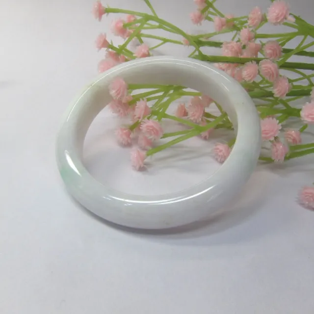 【小樂珠寶】翡翠手鐲玉鐲陽春白雪一抹綠天然A貨(手圍17.8號 內徑55.8mm V601)