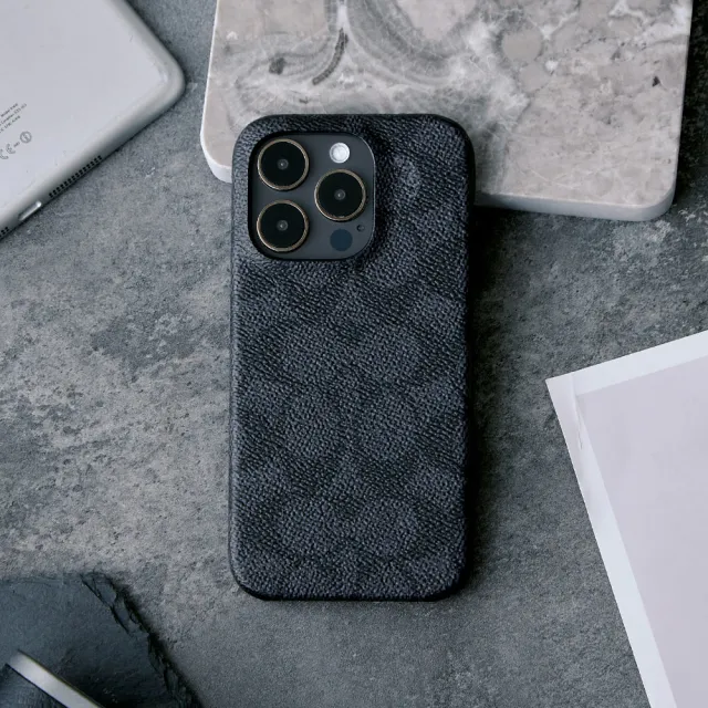 【COACH】iPhone 15 手機殼 黑色經典大C(iPhone14 / 13可共用)