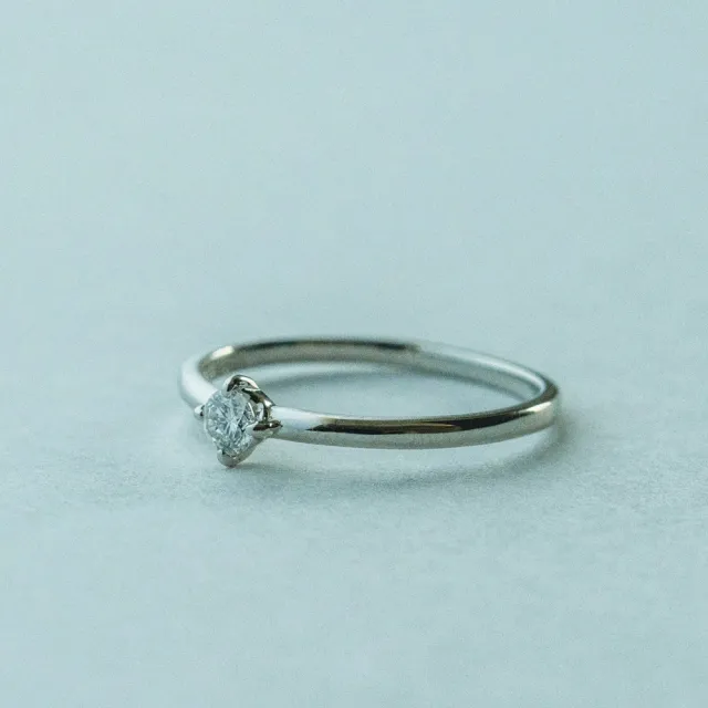 【ete】PT900 經典單鑽爪鑲鑽石戒指-0.10ct(鉑金色)