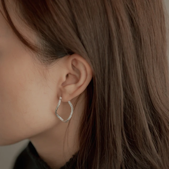 【Queenshop】女裝 正韓 流線型麻花設計耳針式耳環 兩色售 現+預 07030820