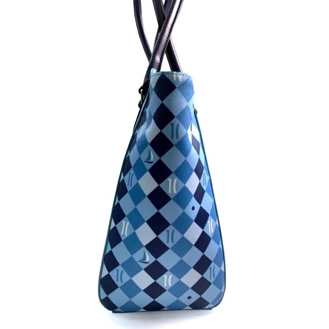 【Alviero Martini】義大利地圖包 西洋棋盤 海洋風格紋長把肩揹大包(藍色)