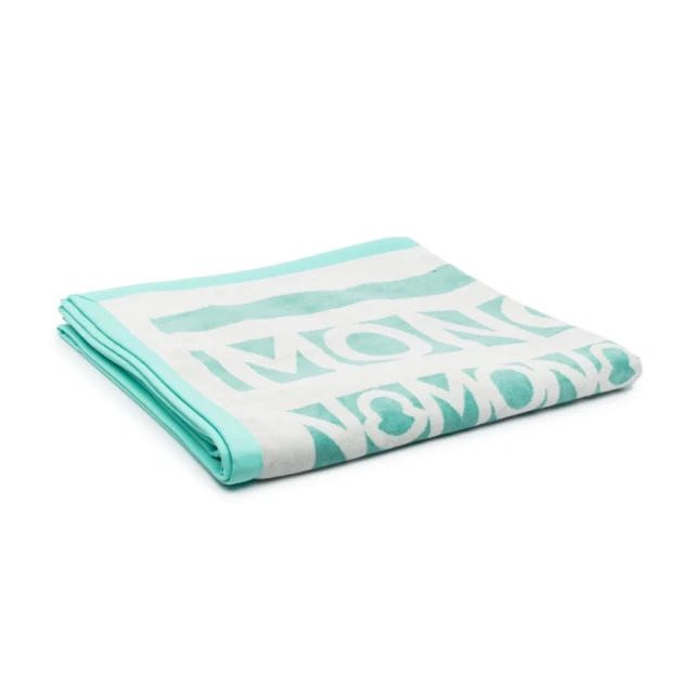 【MONCLER】時尚經典滿版Logo 印花浴巾(湖水綠)