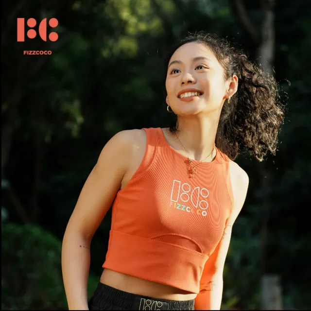【FIZZCOCO】現貨14 經典logo螺紋運動背心 一體式帶胸墊女健身長款內衣外穿瑜伽服上衣(黑色/髒髒橘)