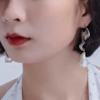 【Olivia Yao Jewellery】銀色份量感首飾 手工捶製不規則波紋 銀色貝霓珍珠耳環(Scallop Collection)