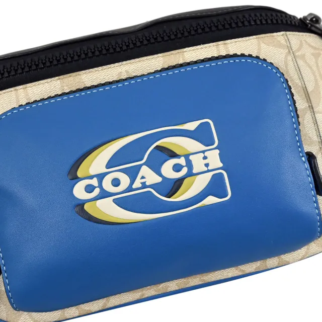 【COACH】經典LOGO撞色印花拼接三用後背腰包胸口包(卡其/藍)
