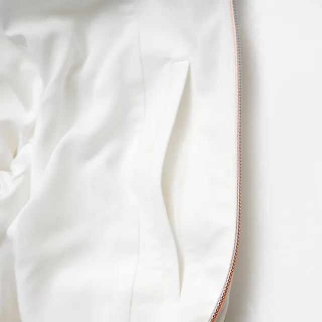 【Munsingwear】企鵝牌 女款白色輕量保暖伸縮材質鋪棉外套MLSL6602