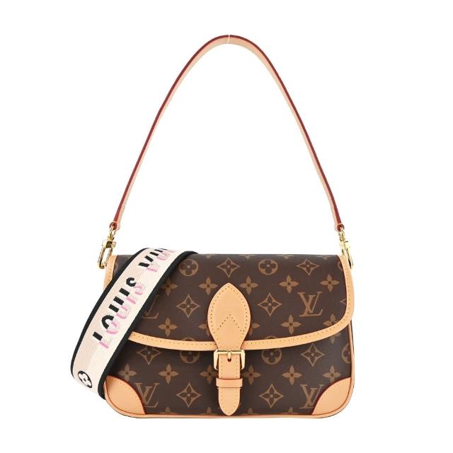 【Louis Vuitton 路易威登】M45985 新款DIANE復古單釦式Monogram帆布雙背帶馬鞍/斜背包(卡其)
