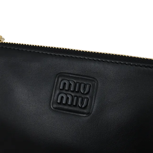 【MIU MIU】簡約經典LOGO皮革拉鍊手拿包手提包萬用包(黑)