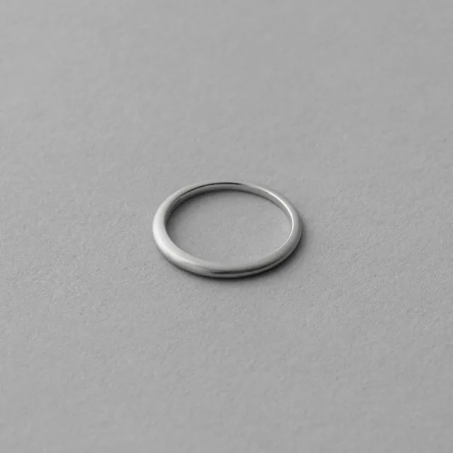 【ete】PT900 層疊髮絲紋圓潤戒指(鉑金色)