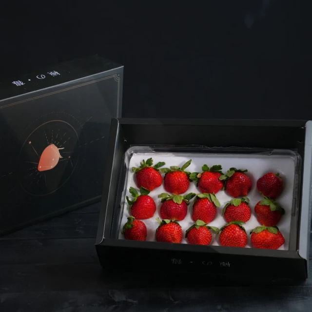 RealShop 真食材本舖 熊本草莓1包+日本蜜柑1盒約1