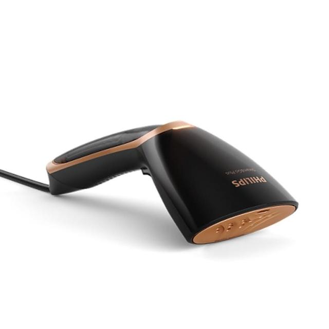  PHILIPS 飛利浦 GC362 蒸汽掛燙機結合垂直與水平雙模式設計，提供靈活多變的熨燙方式。內建強力蒸汽功能，快速去除衣物褶皺，讓衣物更為平整柔順。輕便易操作，適閤家庭與辦公室使用，是日常熨燙的理想選擇。 