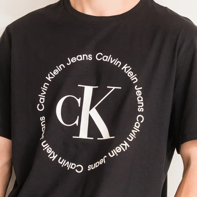 【Calvin Klein 凱文克萊】CK 男版 經典文字膠印大圓標LOGO 短袖 短T上衣 T恤 衣服 美國代購(秋冬新品)