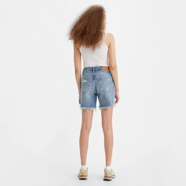 【LEVIS】女款 501中腰排釦牛仔中腿短褲 / 個性抽鬚大破壞 熱賣單品 85833-0051