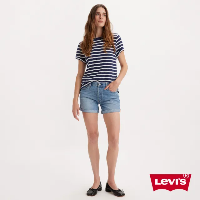 【LEVIS 官方旗艦】女款 501中腰排釦牛仔短褲 / 固定式上捲褲管 / 精工輕藍染水洗 人氣新品 29961-0035