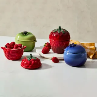 【Le Creuset】瓷器蔬果系列造型烤盅(蘋果/草莓/覆盆子/藍莓 4款選1)