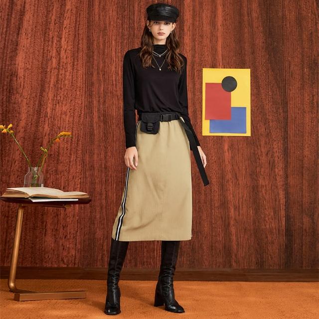 【OUWEY 歐薇】工裝感線條附小包腰帶紋理半身裙(卡其色；S-L；3223162207)
