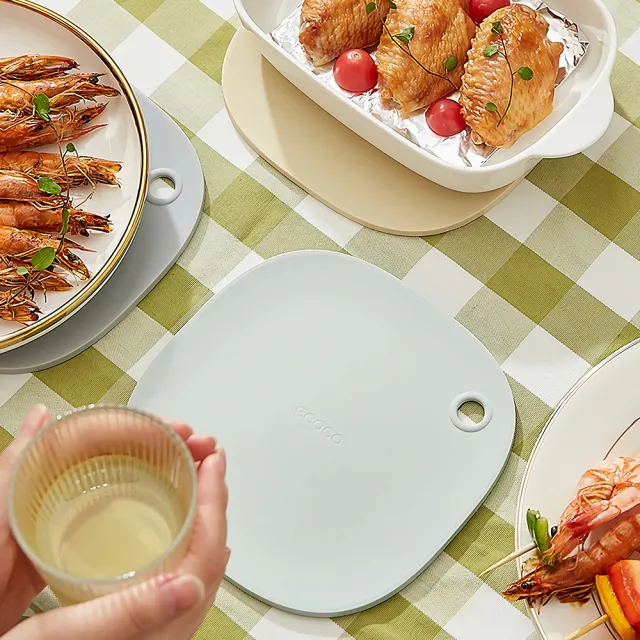 【ecoco】莫蘭迪矽膠隔熱墊 平滑易清洗 食品級安全防燙耐熱 防水止滑墊 掛式廚房鍋墊杯墊餐墊