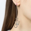【JW Anderson】時尚流行銀 Logo 不對稱耳針耳環(粉)
