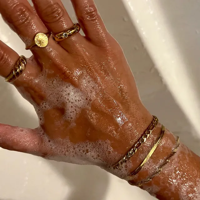 【ELLIE VAIL】邁阿密防水珠寶 抹邊式鑲嵌 幸運7圓鑽金色戒指 Landry(防水珠寶)