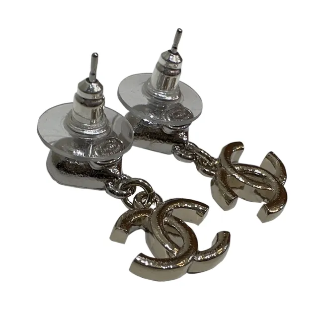 【CHANEL 香奈兒】ABA909 經典雙C水鑽鑲飾穿型針釦耳環(銀色)