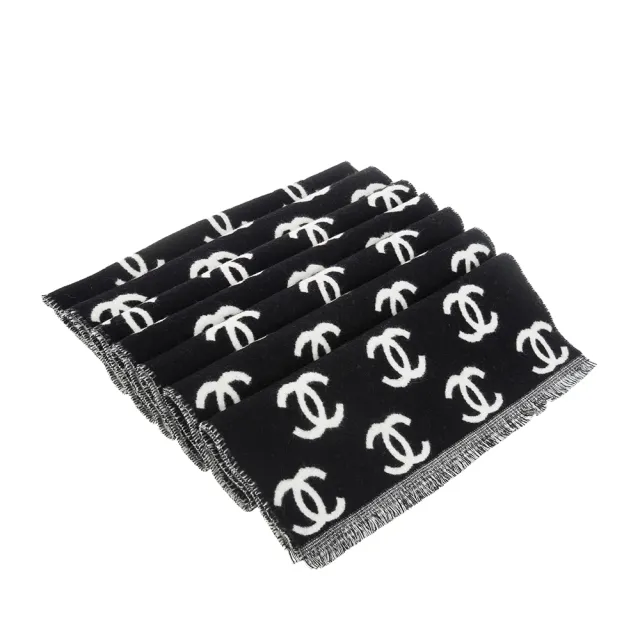 【CHANEL 香奈兒】新款滿版雙C LOGO羊毛圍巾/披肩(黑色/白色)