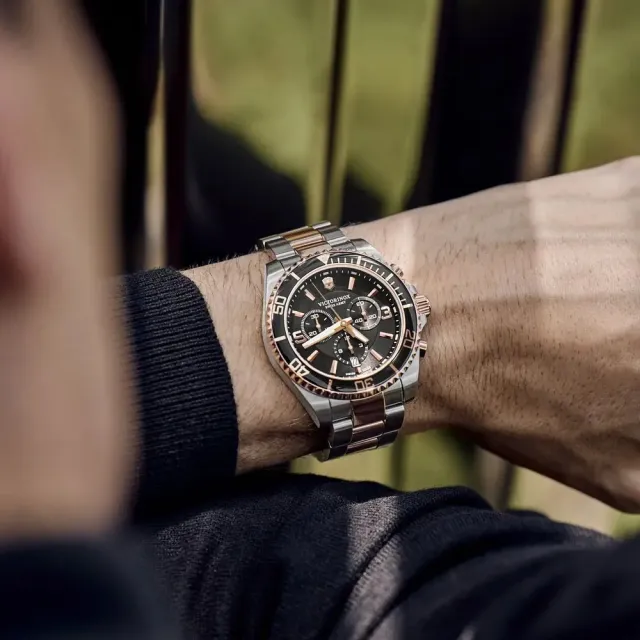 【VICTORINOX 瑞士維氏】Maverick 雙色計時石英腕錶 43mm(VISA-241952 玫瑰金x黑)