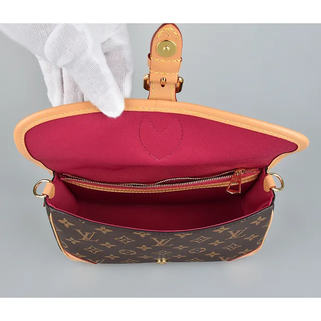 【Louis Vuitton 路易威登】LV M46049 DIANE 花紋LOGO寬版背帶設計Monogram帆布手提斜背包(咖啡x桃紅)