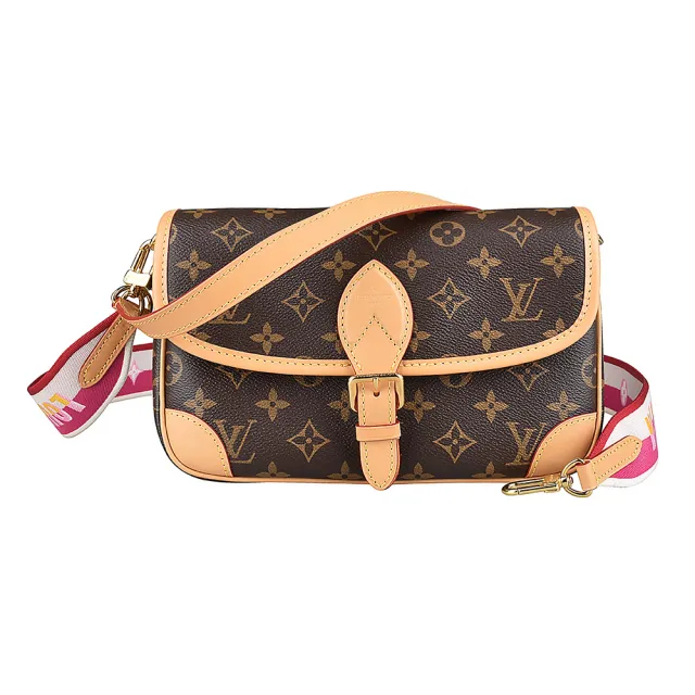 【Louis Vuitton 路易威登】LV M46049 DIANE 花紋LOGO寬版背帶設計Monogram帆布手提斜背包(咖啡x桃紅)