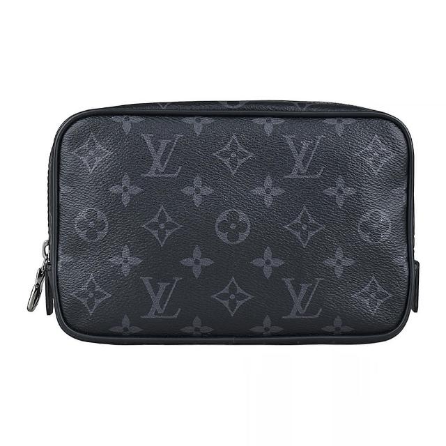 LV LOUIS VUITTON路易威登 M43384 灰字 LOGO Monogram Eclipse 帆布拉鍊化妝包 高階路易威登 M43384 灰字 LOGO Monogram Eclipse 帆布拉鍊化妝包,黑色系設計,外層為經典帆布,內層為皮革質地,附原廠防塵袋,尺寸為20x6x13公分,拉鍊式開口,適合男性使用,功能內袋x2,歐洲商品