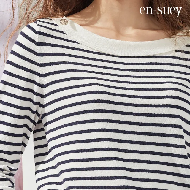 【en-suey 銀穗】釦子裝飾船型領條紋線衫-女