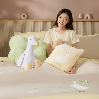 【YVONNE 以旺傢飾】雨鞋鵝方形抱枕 45x45公分(鵝絨黃)