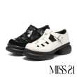 【MISS 21】酸溜溜個性LOGO釦T字簍空寬編織厚底鞋(黑)