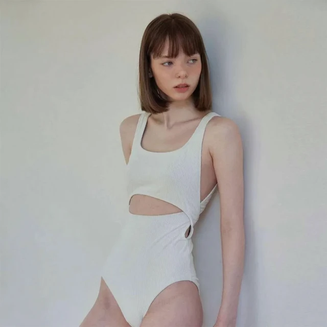 SeasonsBikini 正韓製奶白造型連身泳衣 -KSS