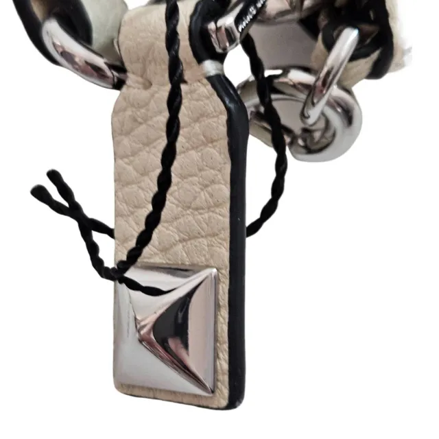 【MARC BY MARC JACOBS】MARC JACOBS 新款荔枝紋黑字LOGO牛皮手掛式拉鍊長夾奶油白(七夕情人節)