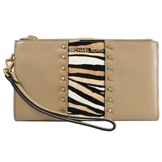 【Michael Kors】經典LOGO虎紋鉚釘手提式雙拉鍊手機袋長夾(駝色)