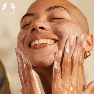 【THE BODY SHOP 美體小舖】維他命E保水潔顏乳(125ML/洗面乳/保水/保濕)