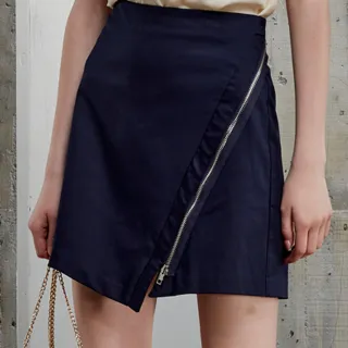 【IGD 英格麗】速達-網路獨賣款-時尚拉鍊造型短裙(丈青色)