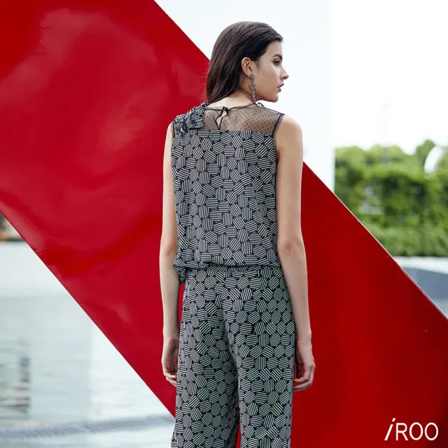 【iROO】斜肩荷葉經典造型無袖背心